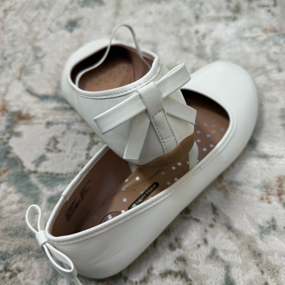 NWT Wonder Nation White Ballet Style Flat Strap Slip On Girl’s Shoes Size 5 - Picture 4 of 4